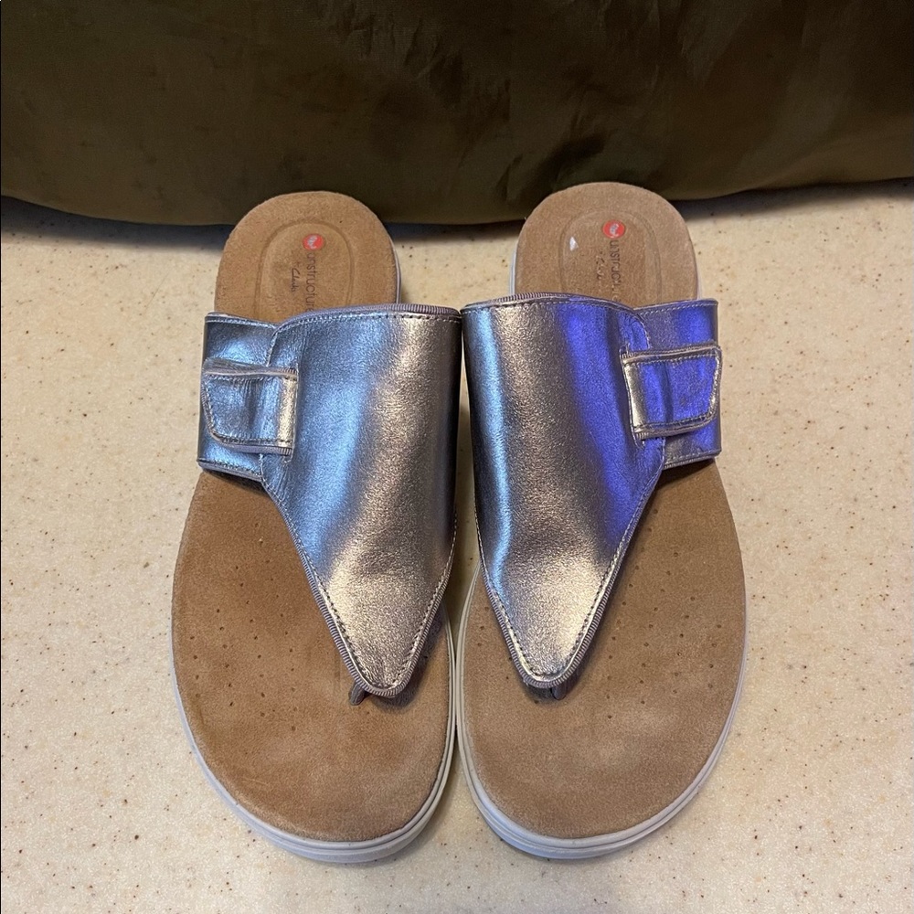 Clarks Un Karely Sea Metallic Gold Flip Flops Unstructured Women 8.5M USED